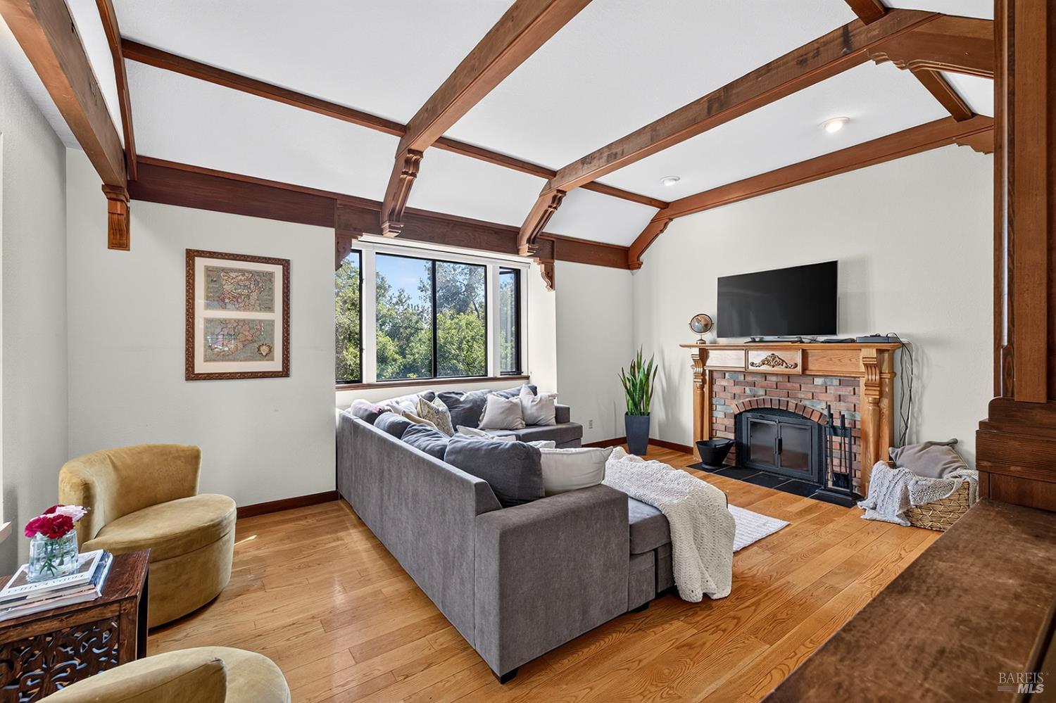 2591 Del Rosa Avenue