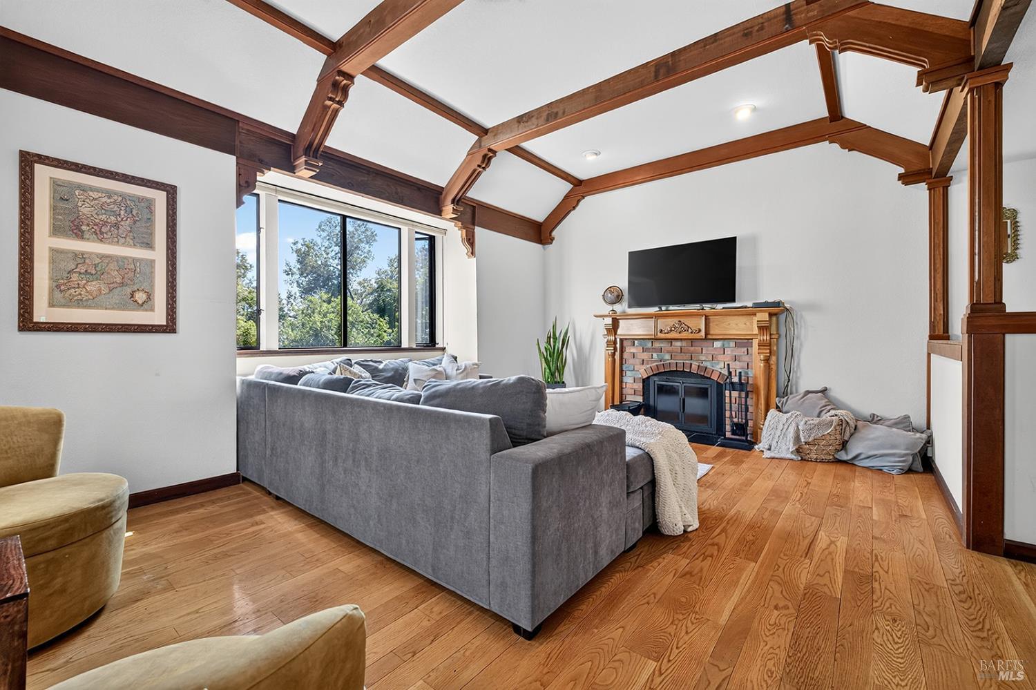 2591 Del Rosa Avenue