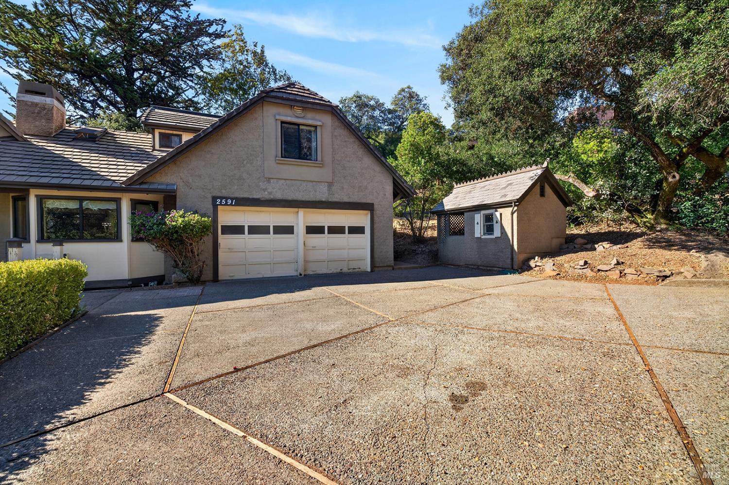 2591 Del Rosa Avenue