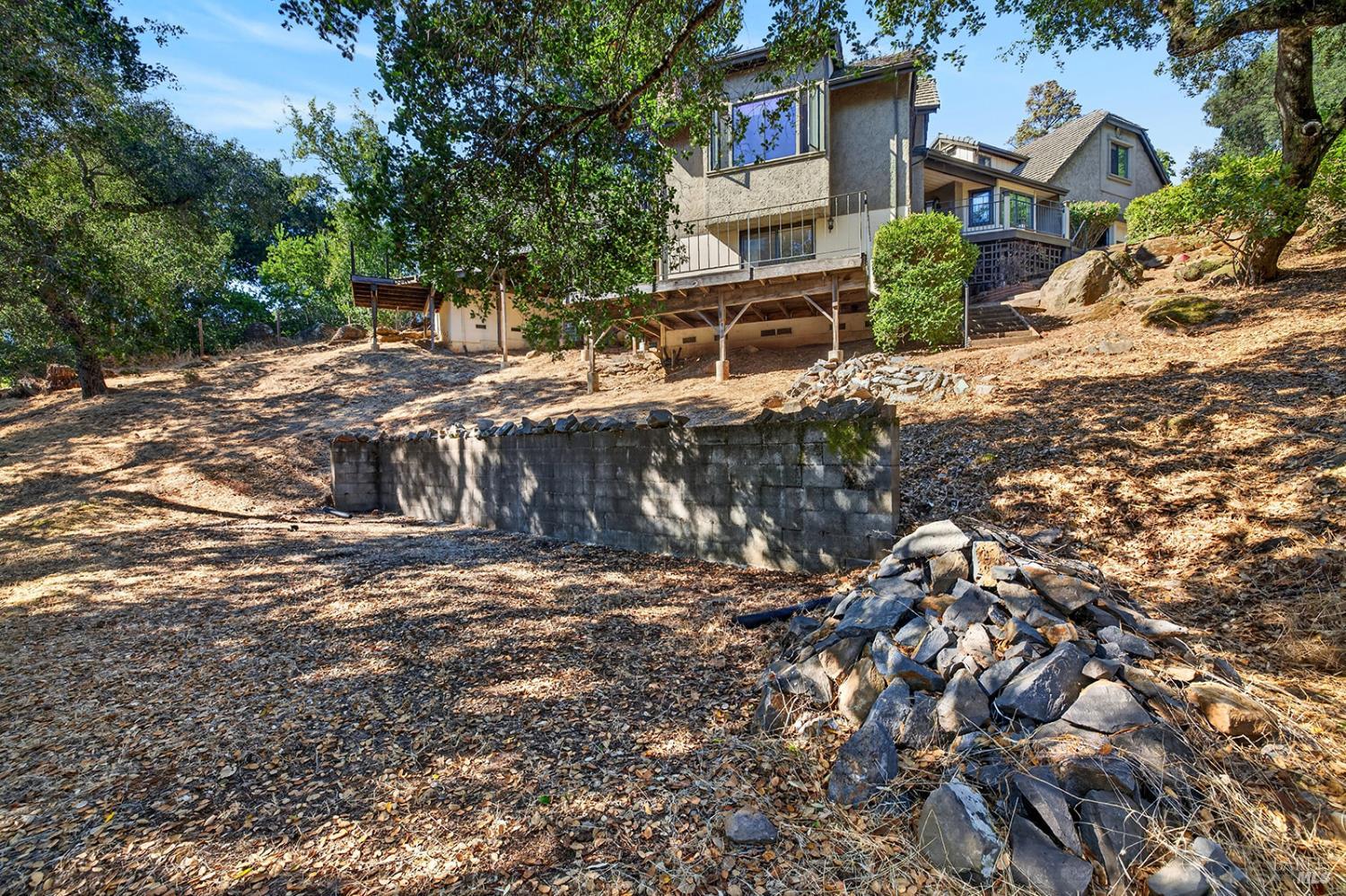 2591 Del Rosa Avenue