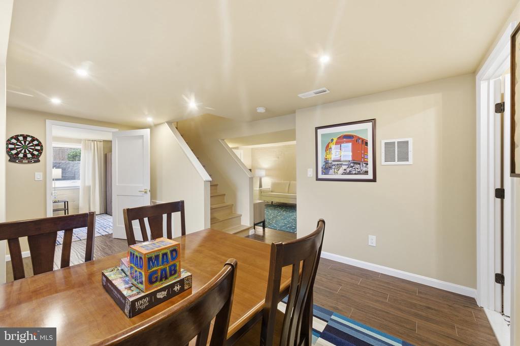 10802 STELLA COURT