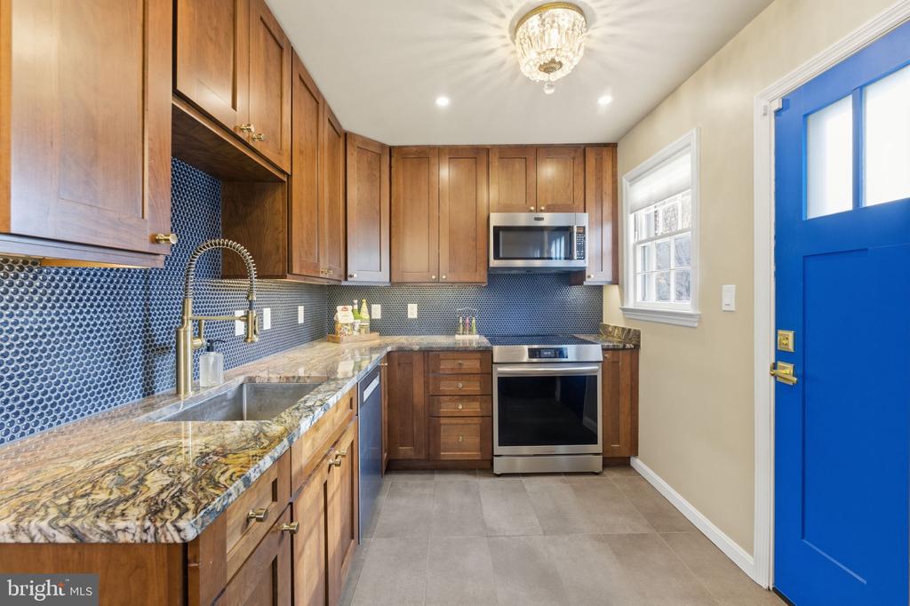 10802 STELLA COURT