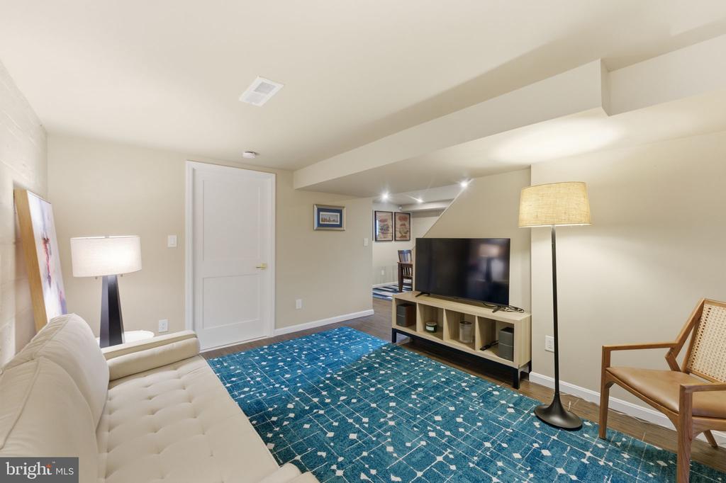10802 STELLA COURT