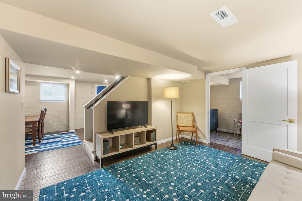 10802 STELLA COURT