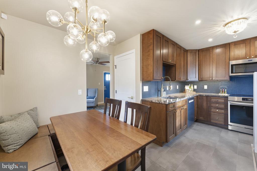 10802 STELLA COURT