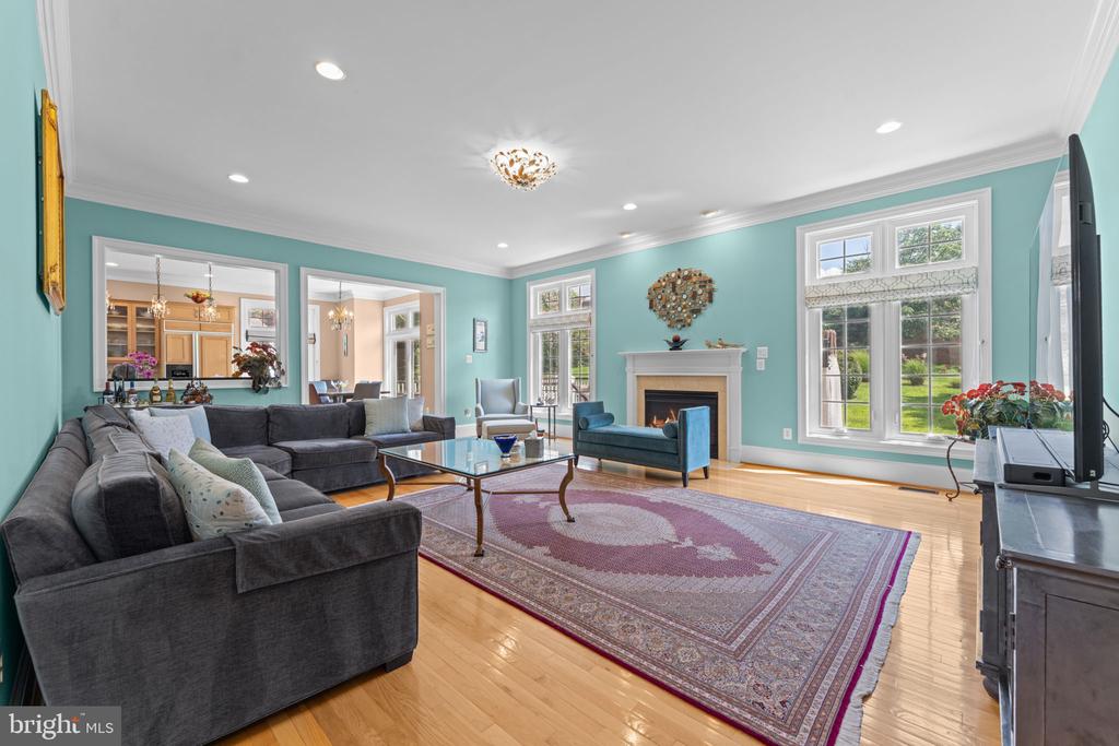 6114 ROSEMONT