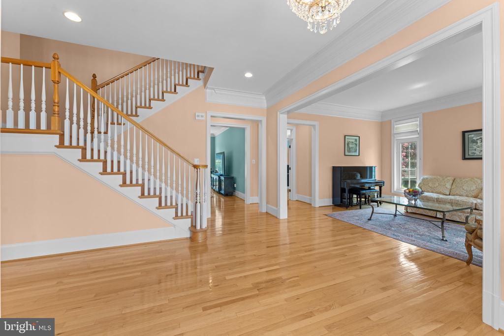 6114 ROSEMONT
