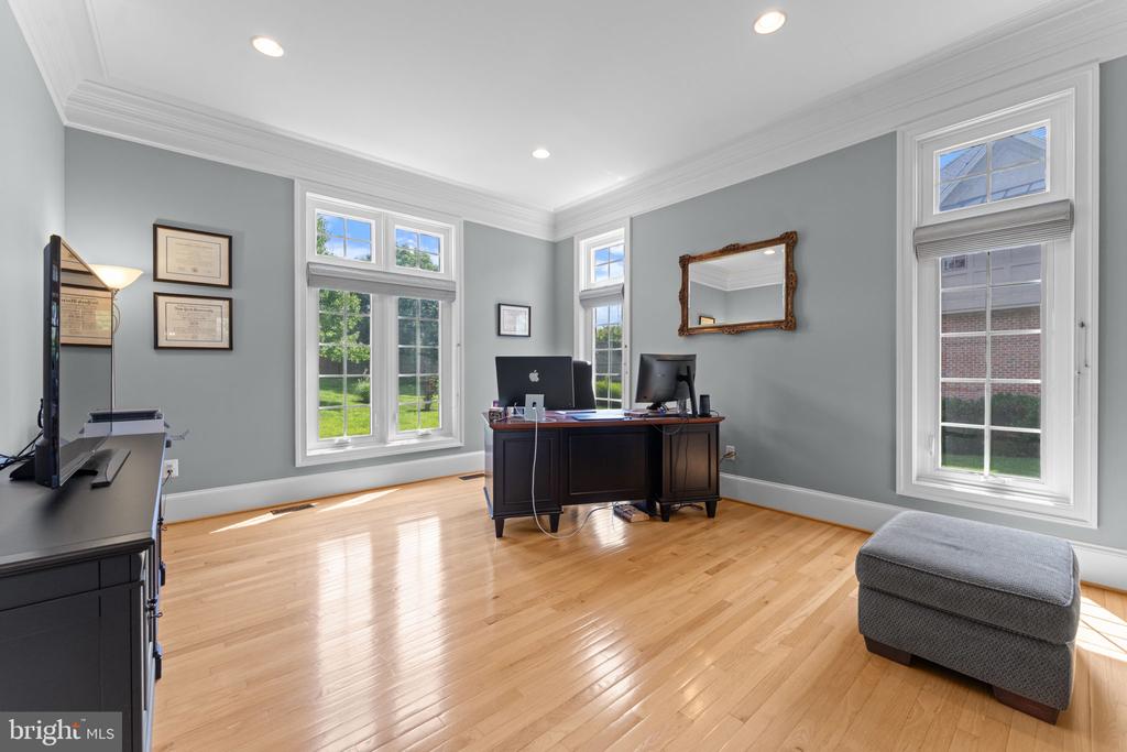 6114 ROSEMONT