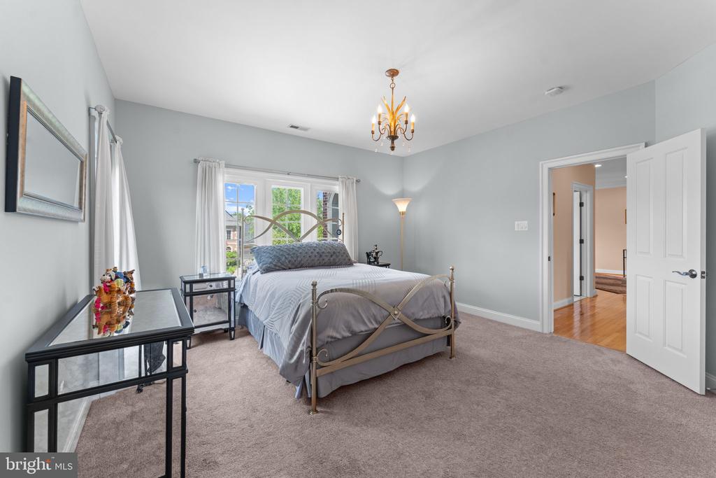 6114 ROSEMONT