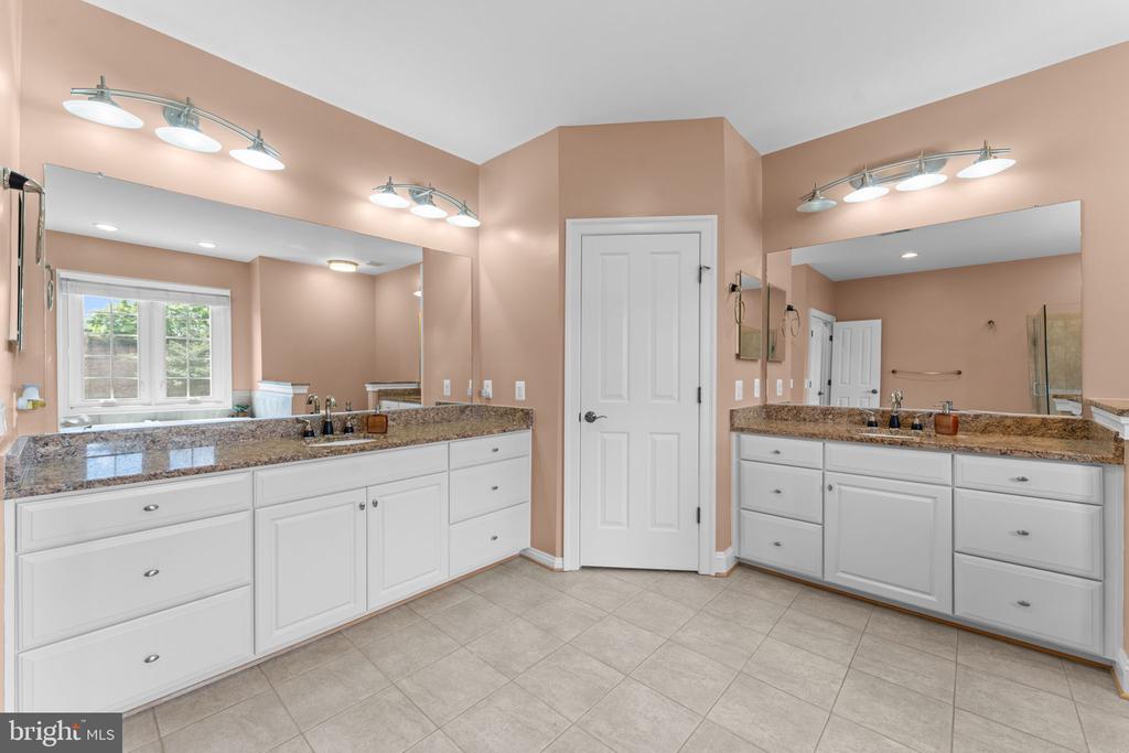 6114 ROSEMONT