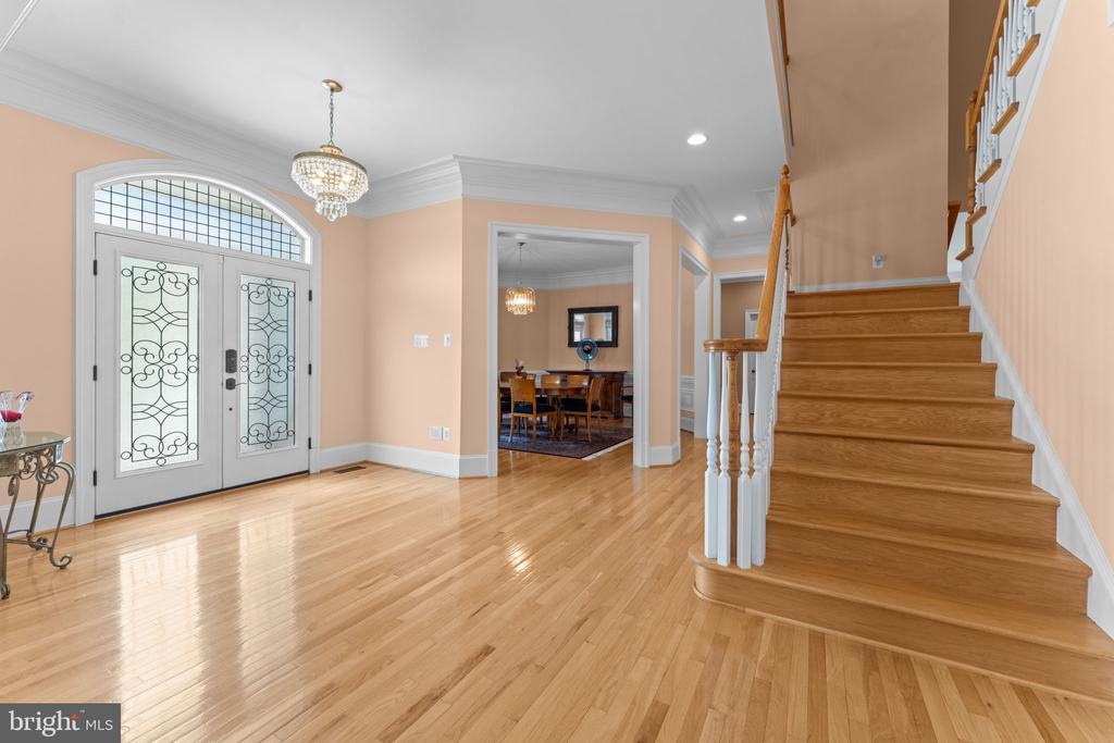 6114 ROSEMONT