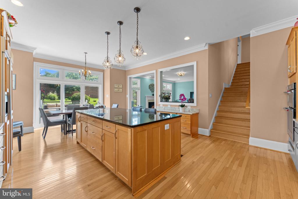 6114 ROSEMONT