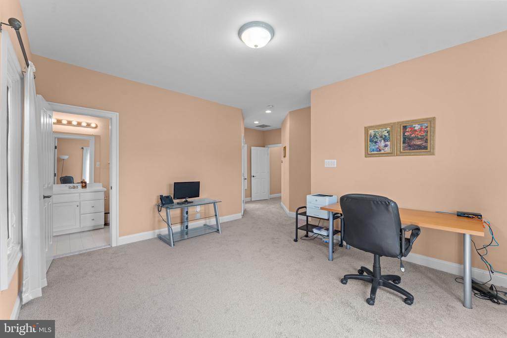 6114 ROSEMONT