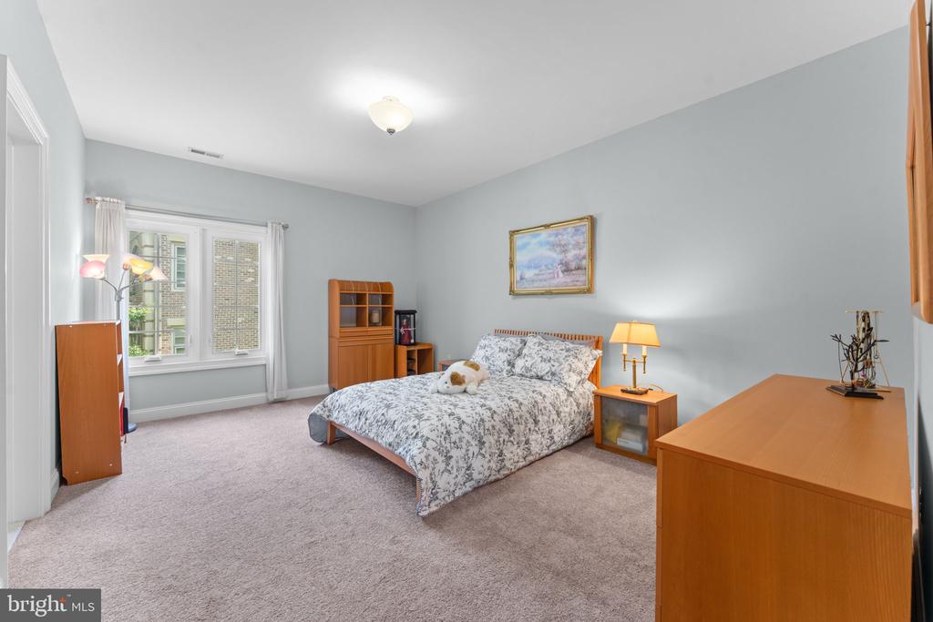 6114 ROSEMONT