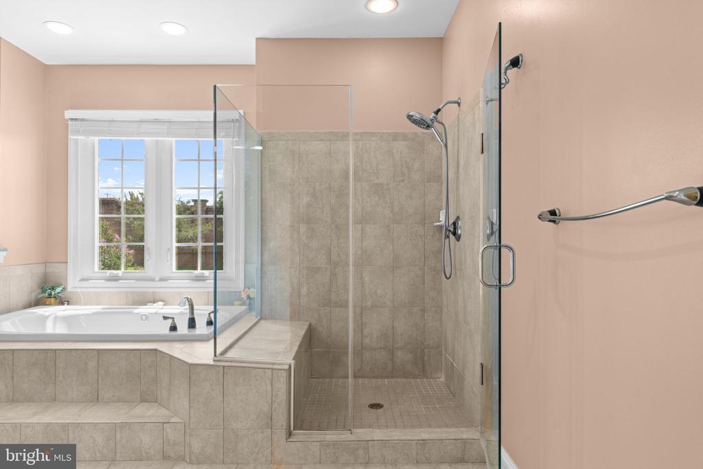 6114 ROSEMONT