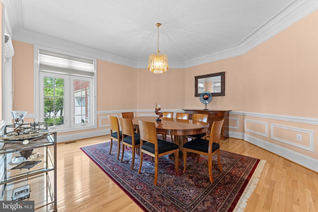 6114 ROSEMONT