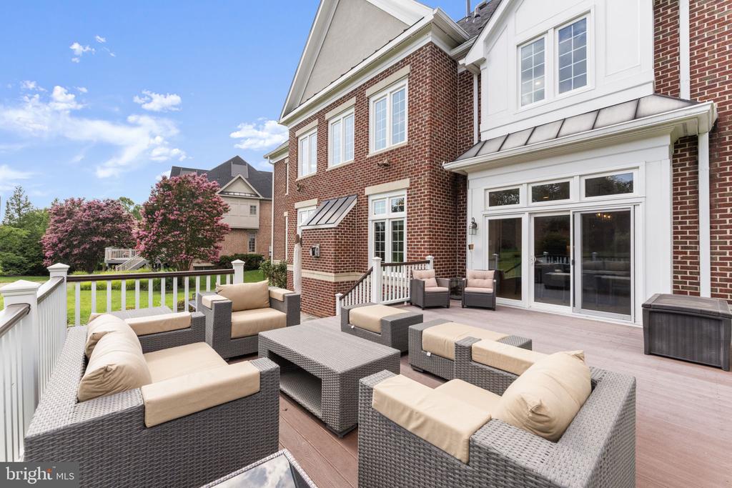 6114 ROSEMONT