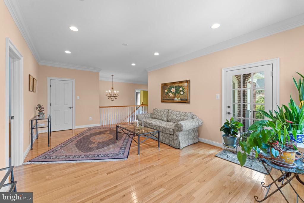 6114 ROSEMONT