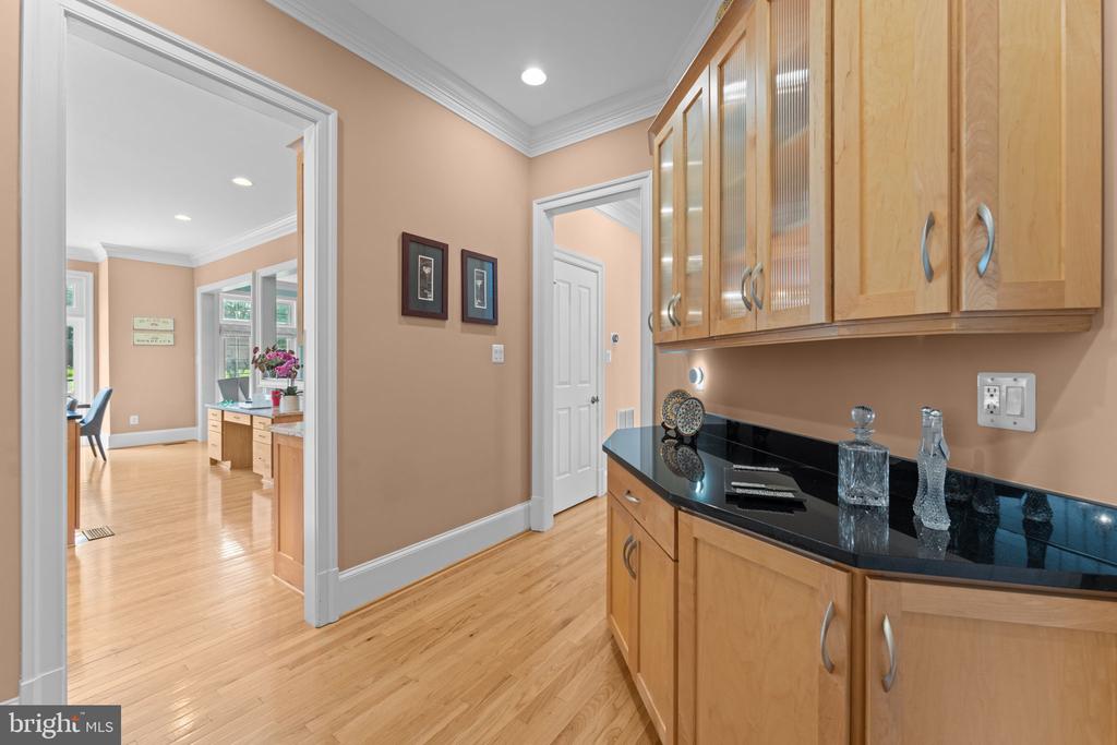 6114 ROSEMONT