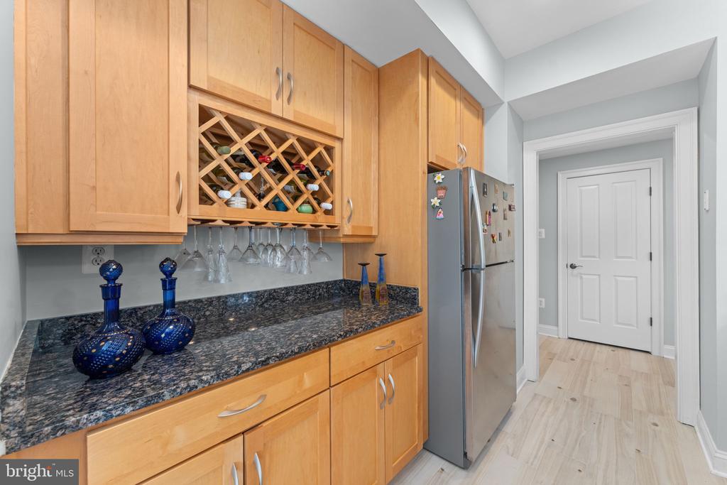 6114 ROSEMONT