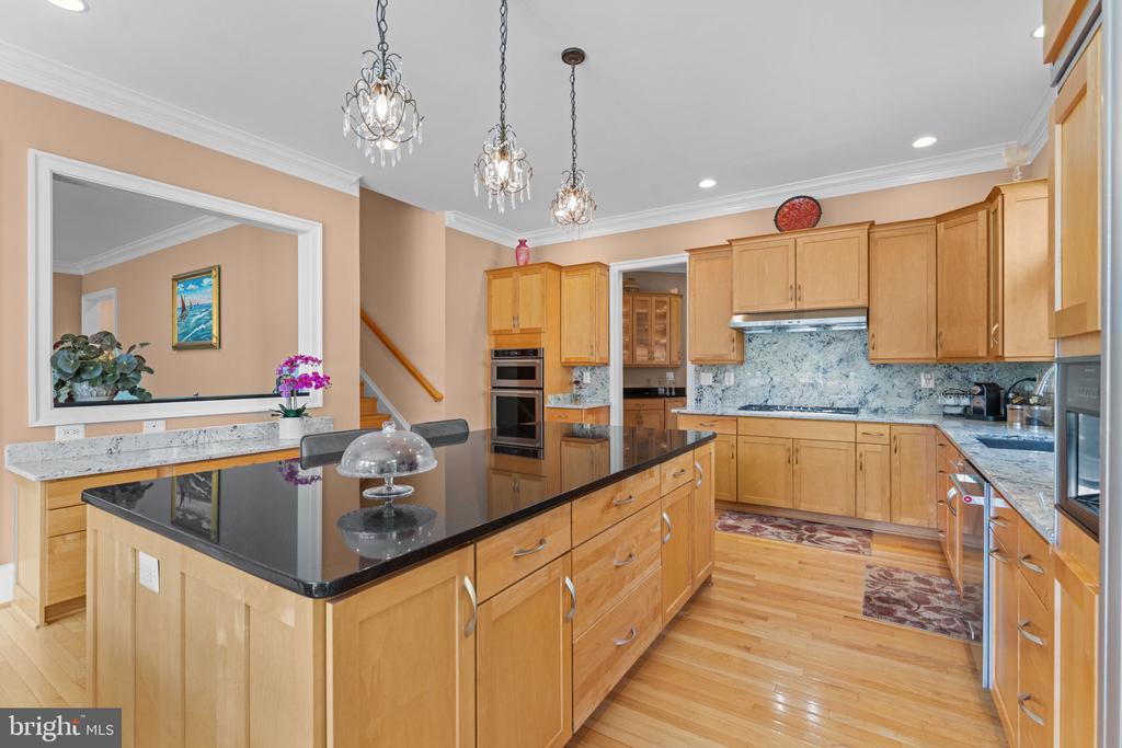 6114 ROSEMONT
