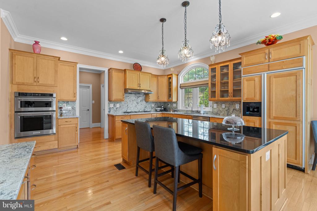 6114 ROSEMONT
