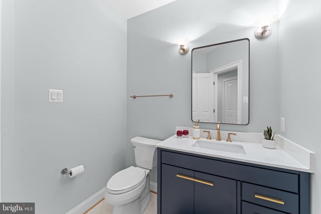 6114 ROSEMONT