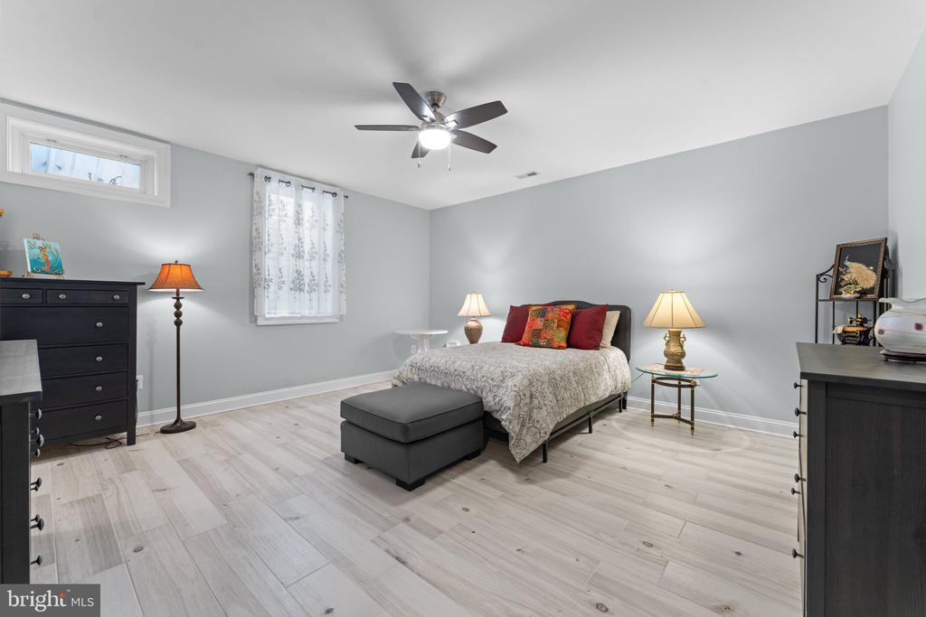 6114 ROSEMONT