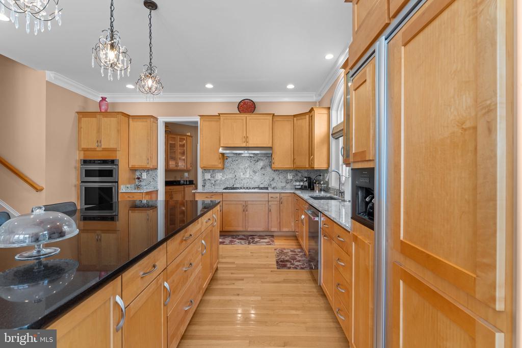 6114 ROSEMONT