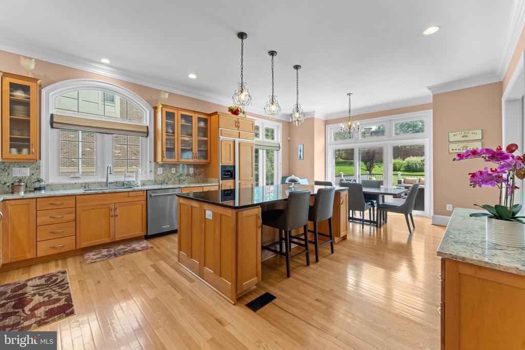 6114 ROSEMONT