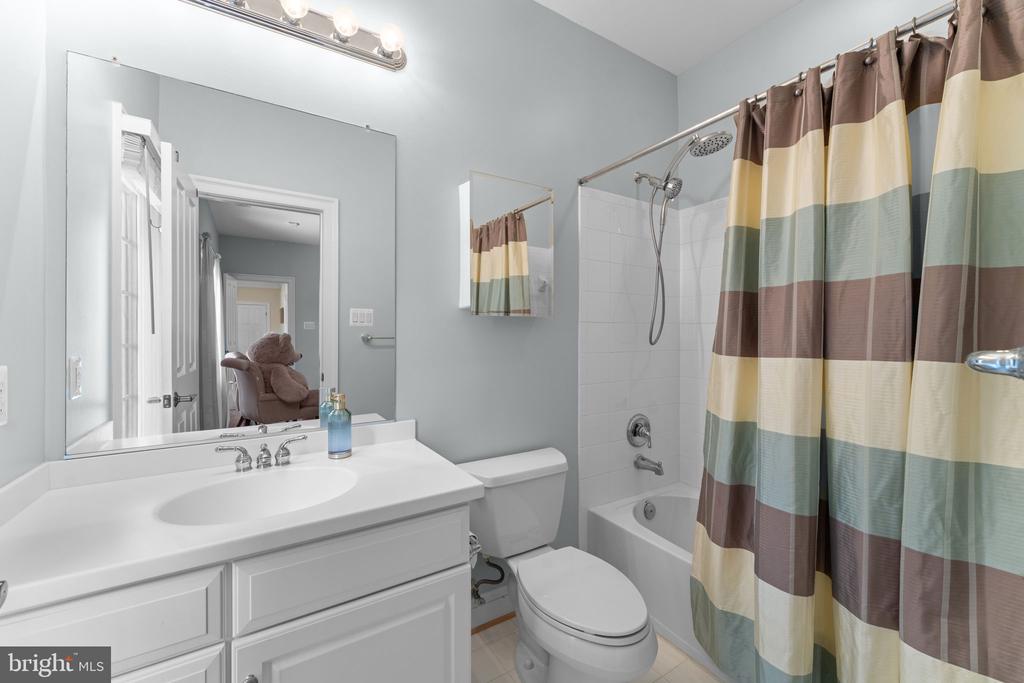 6114 ROSEMONT