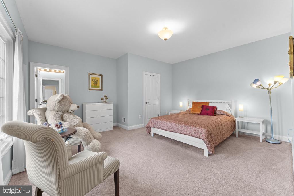 6114 ROSEMONT