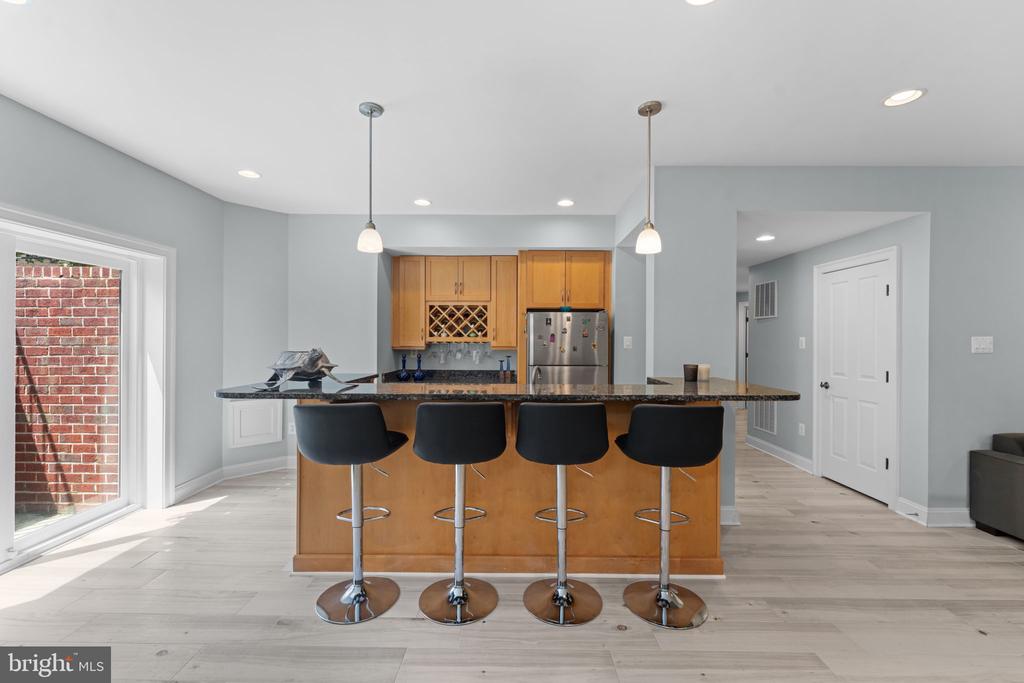 6114 ROSEMONT