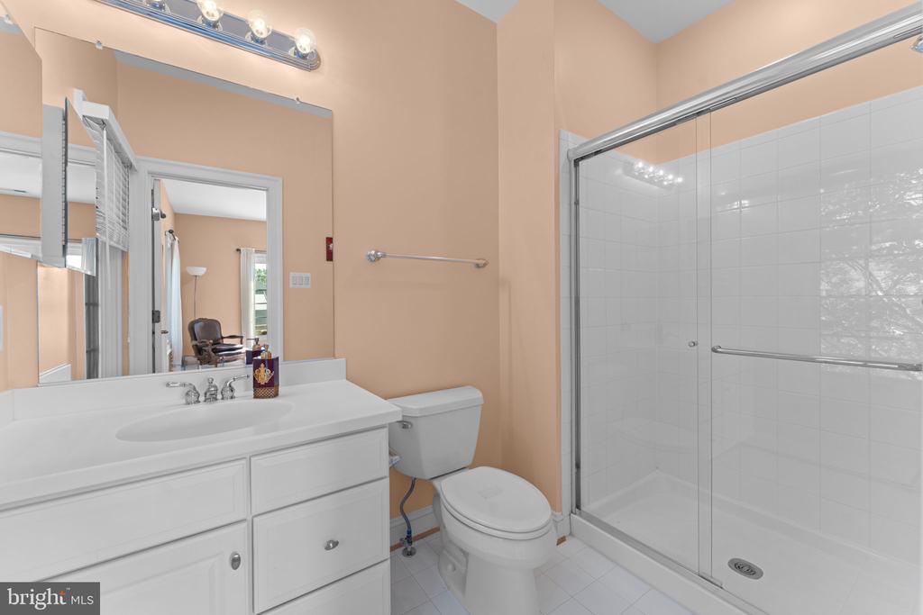 6114 ROSEMONT