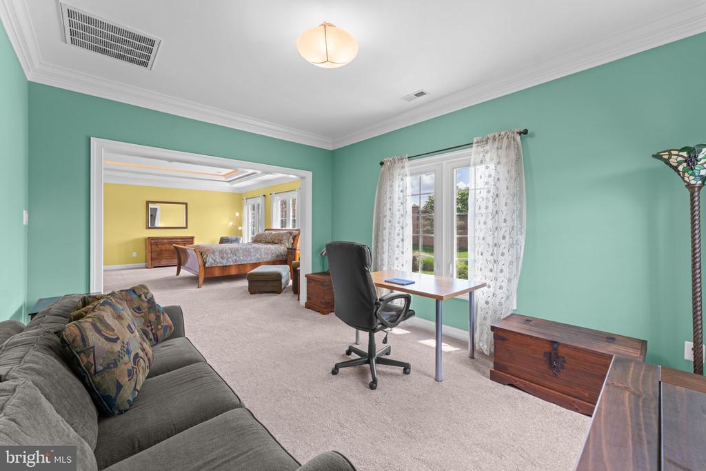 6114 ROSEMONT