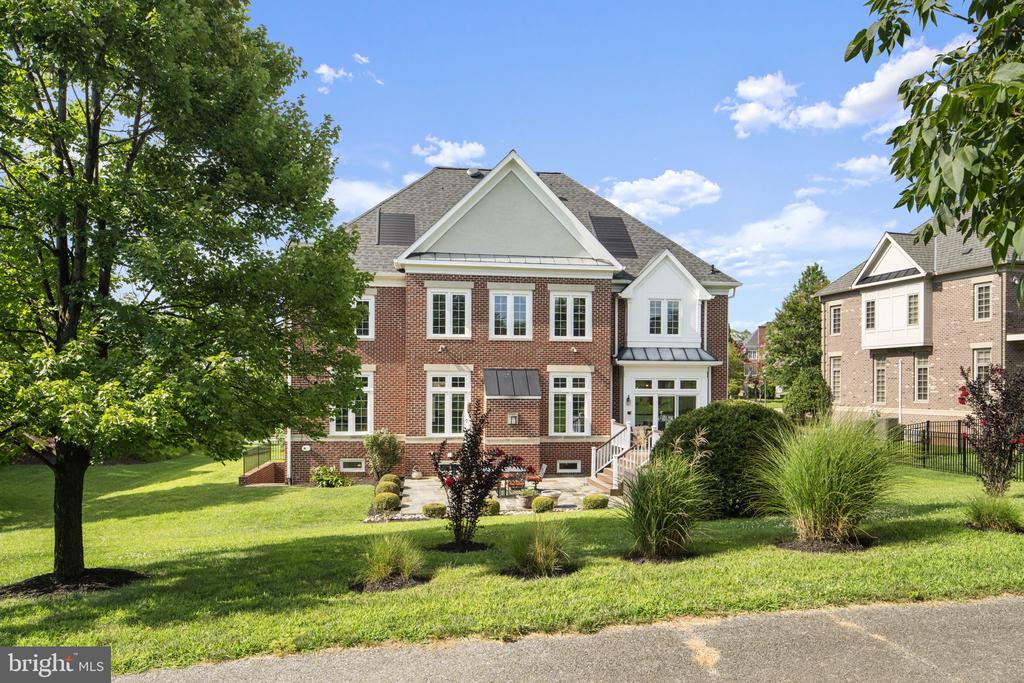 6114 ROSEMONT