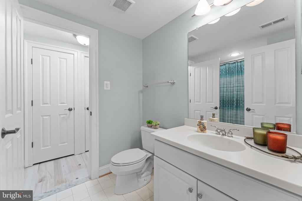 6114 ROSEMONT