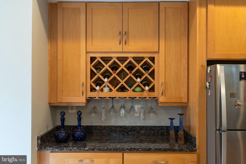 6114 ROSEMONT