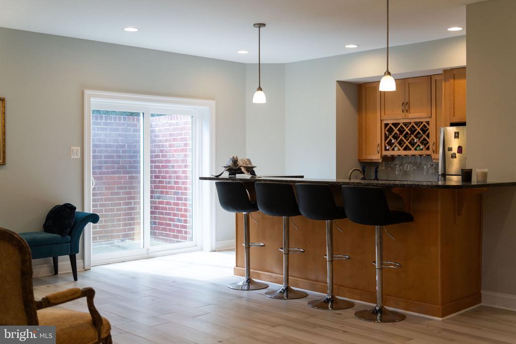 6114 ROSEMONT