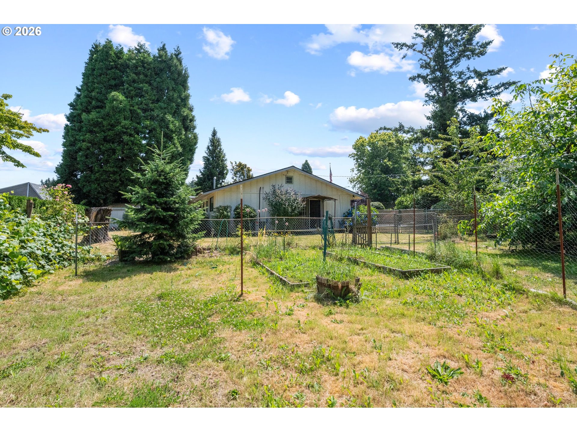 505 NE DEXTER CT