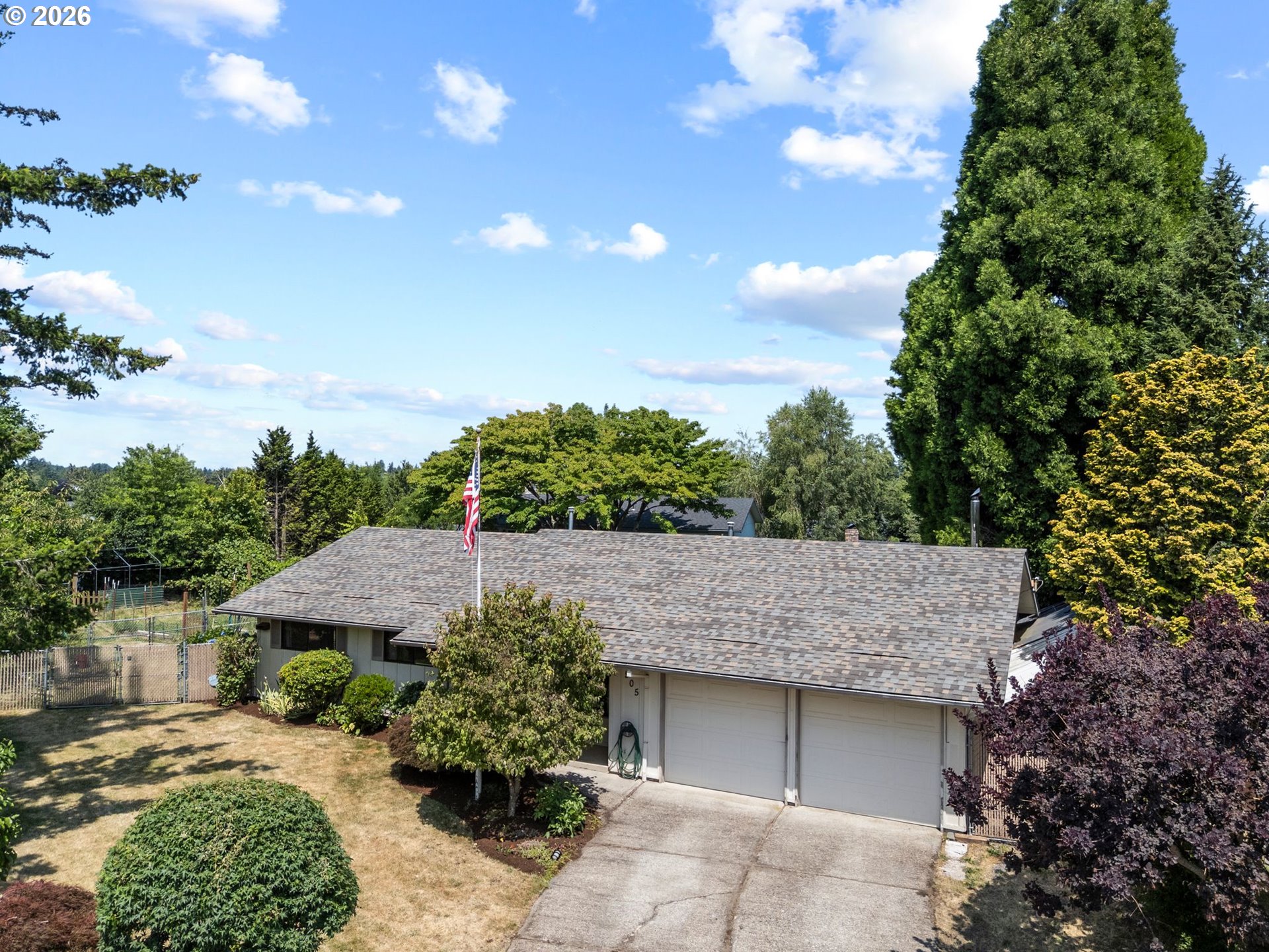 505 NE DEXTER CT