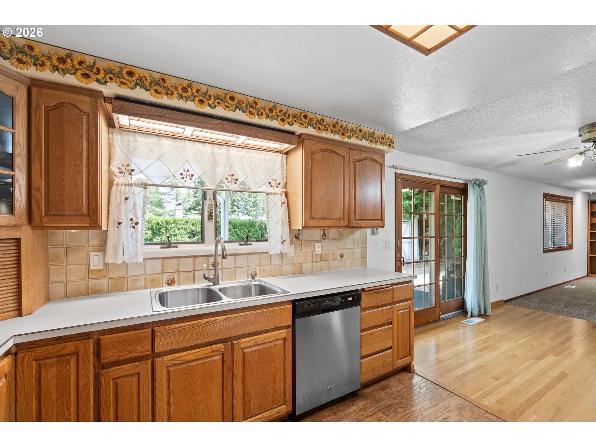 505 NE DEXTER CT