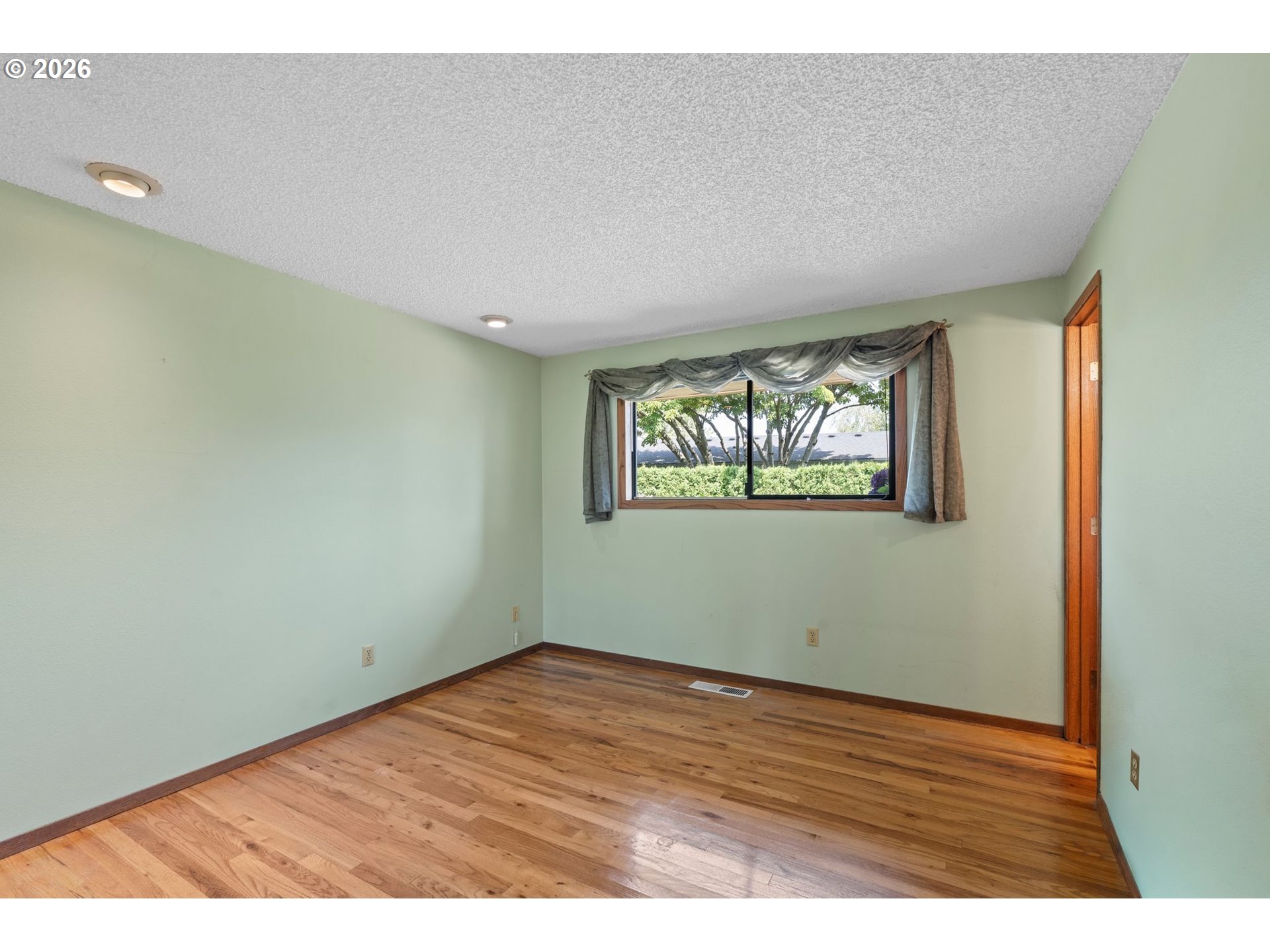 505 NE DEXTER CT