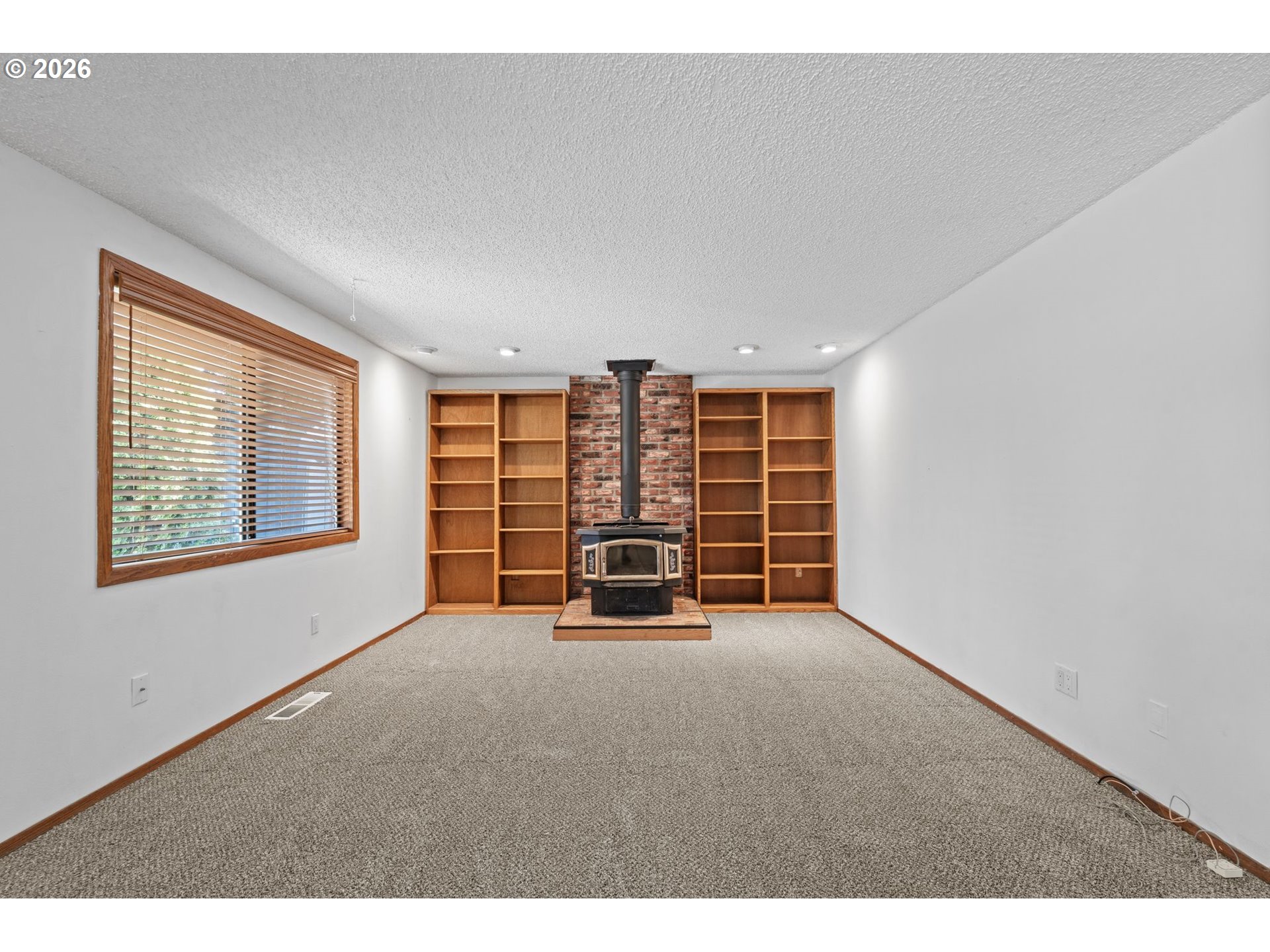 505 NE DEXTER CT