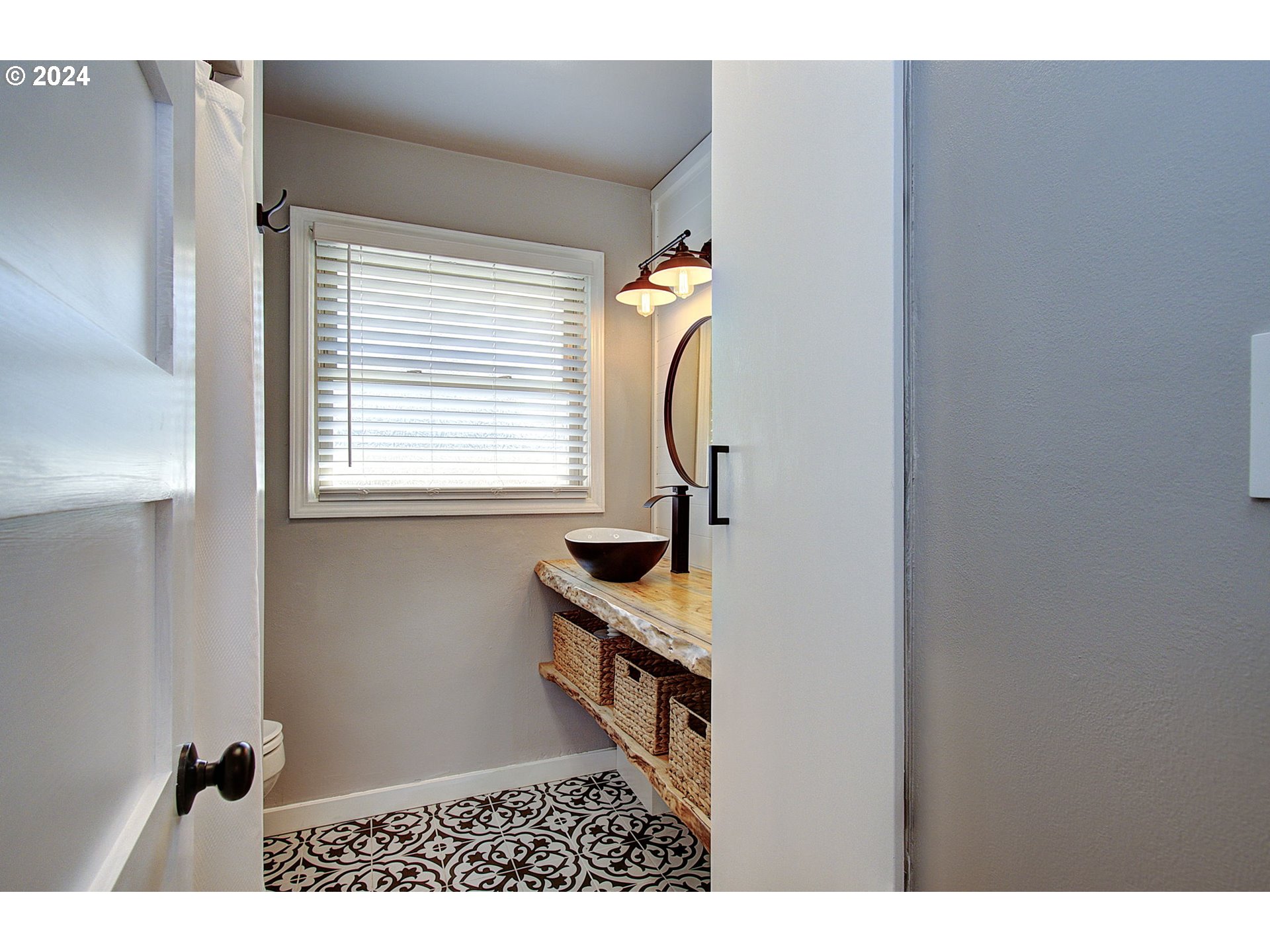 3817 V ST