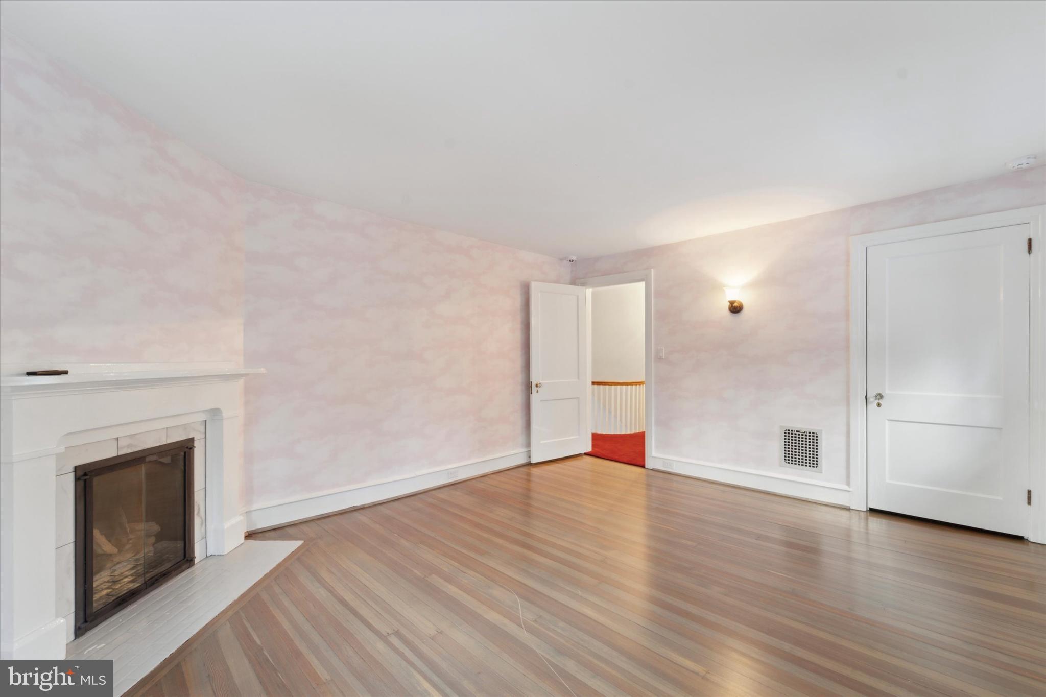 101 E BROOKHAVEN RD