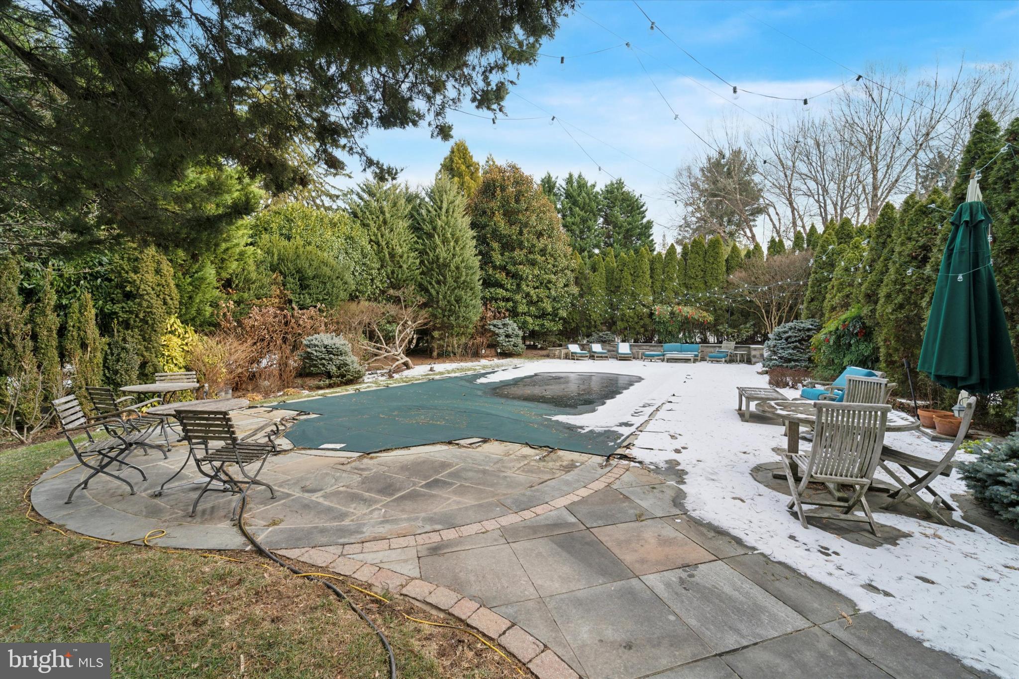 101 E BROOKHAVEN RD