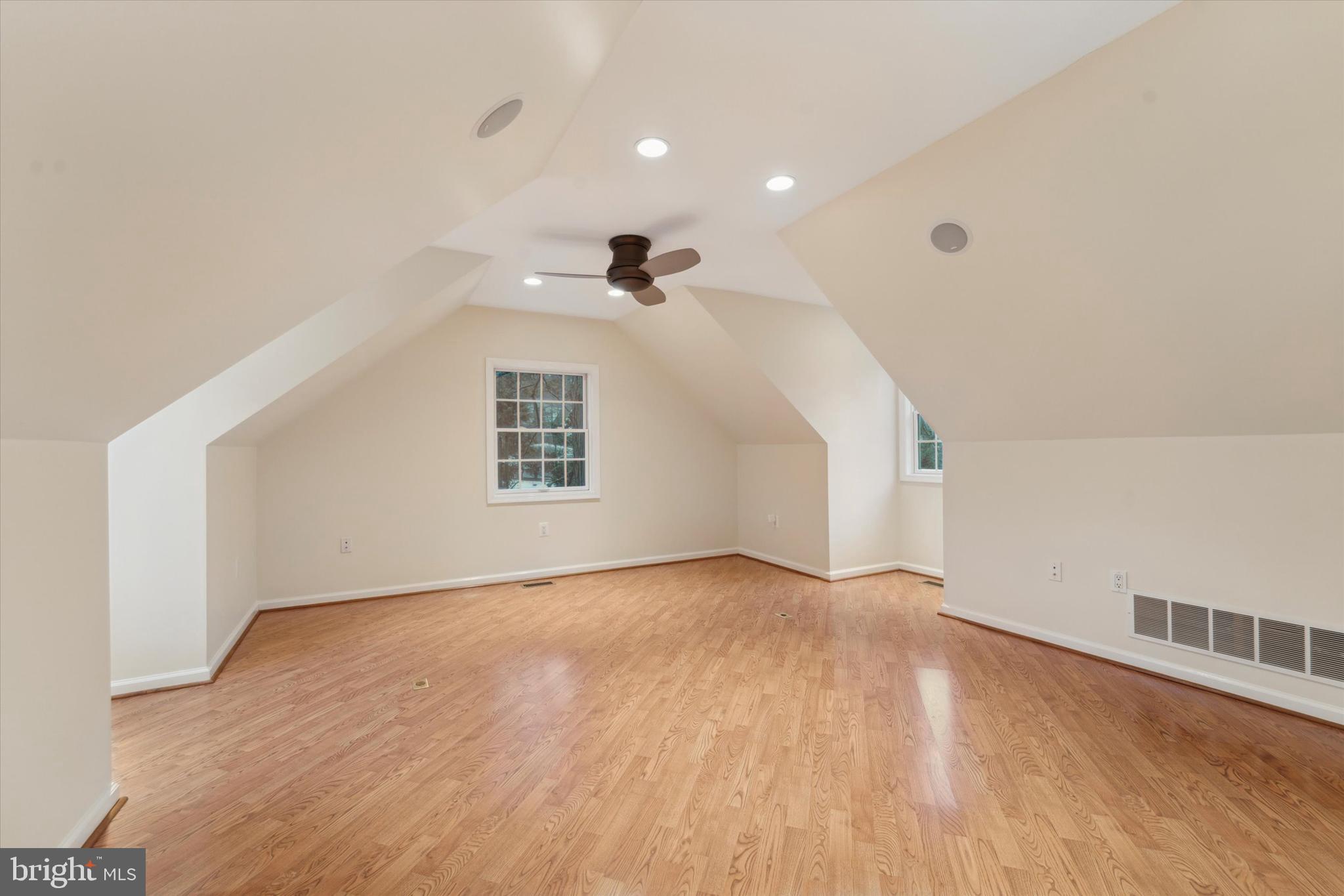 101 E BROOKHAVEN RD