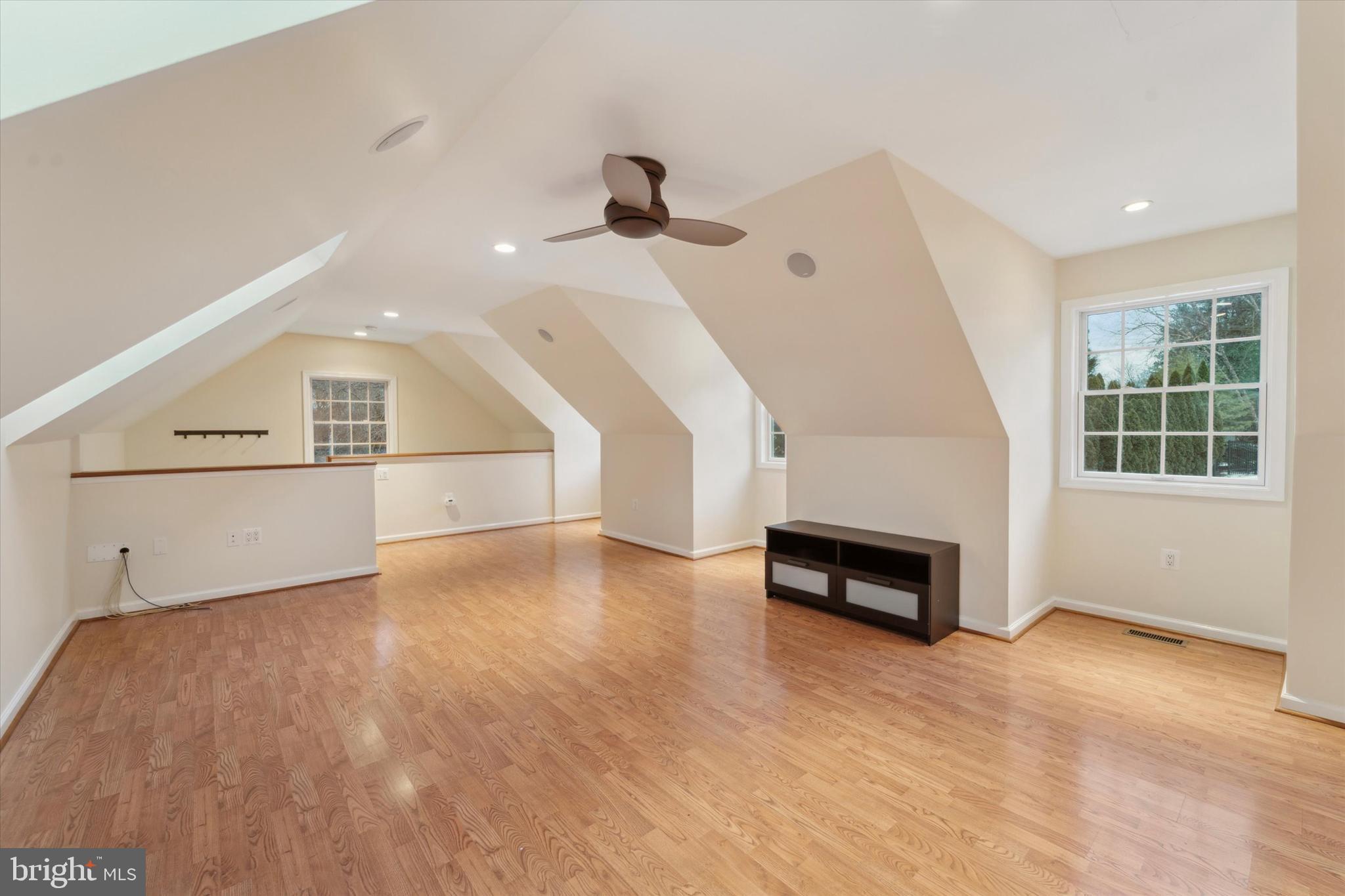 101 E BROOKHAVEN RD