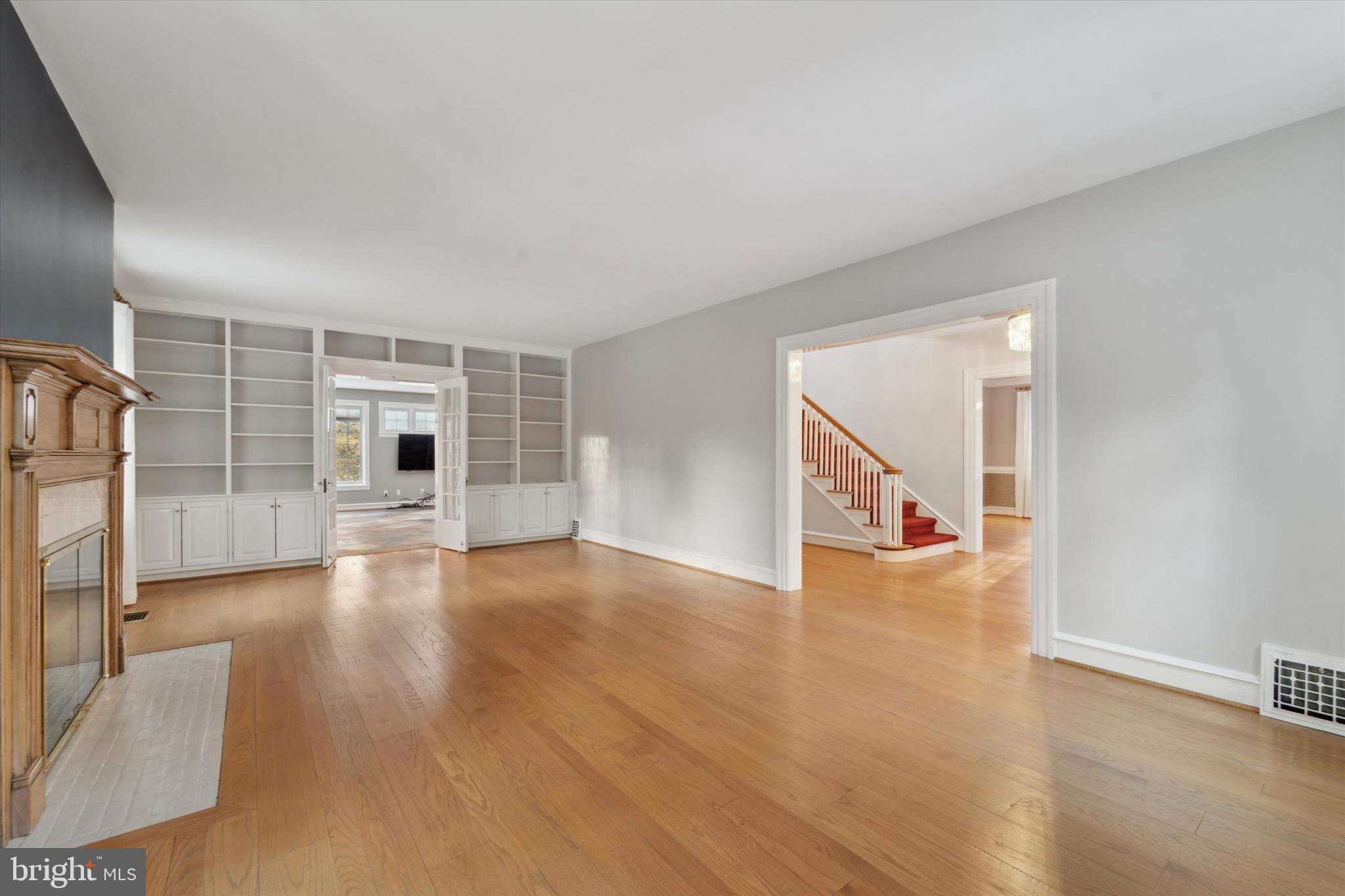 101 E BROOKHAVEN RD